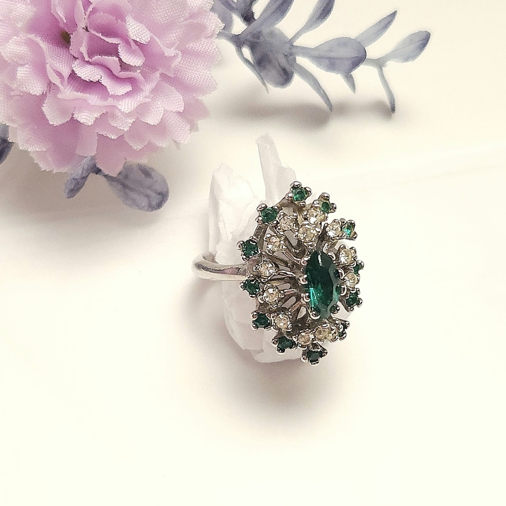 Vintage 18KT HGE White Gold Emerald & Cubic Zirconia Ring Cocktail Ring - Picture 7 of 14